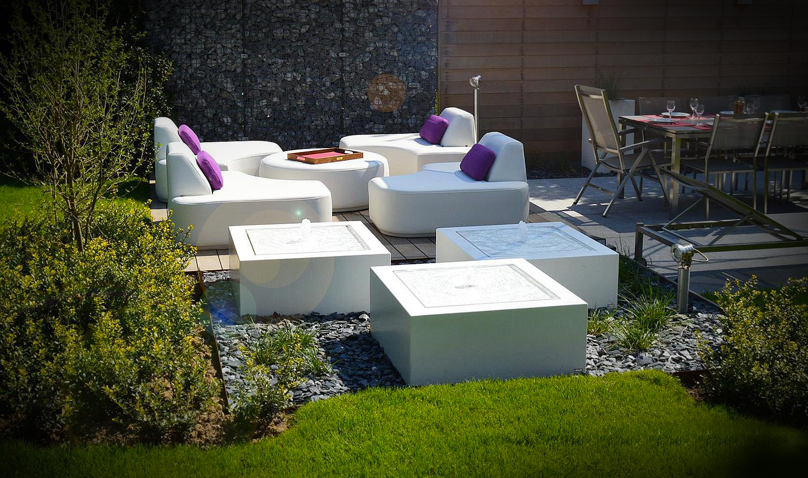 3 Corux Watertafels, de eyecatcher in deze tuin.