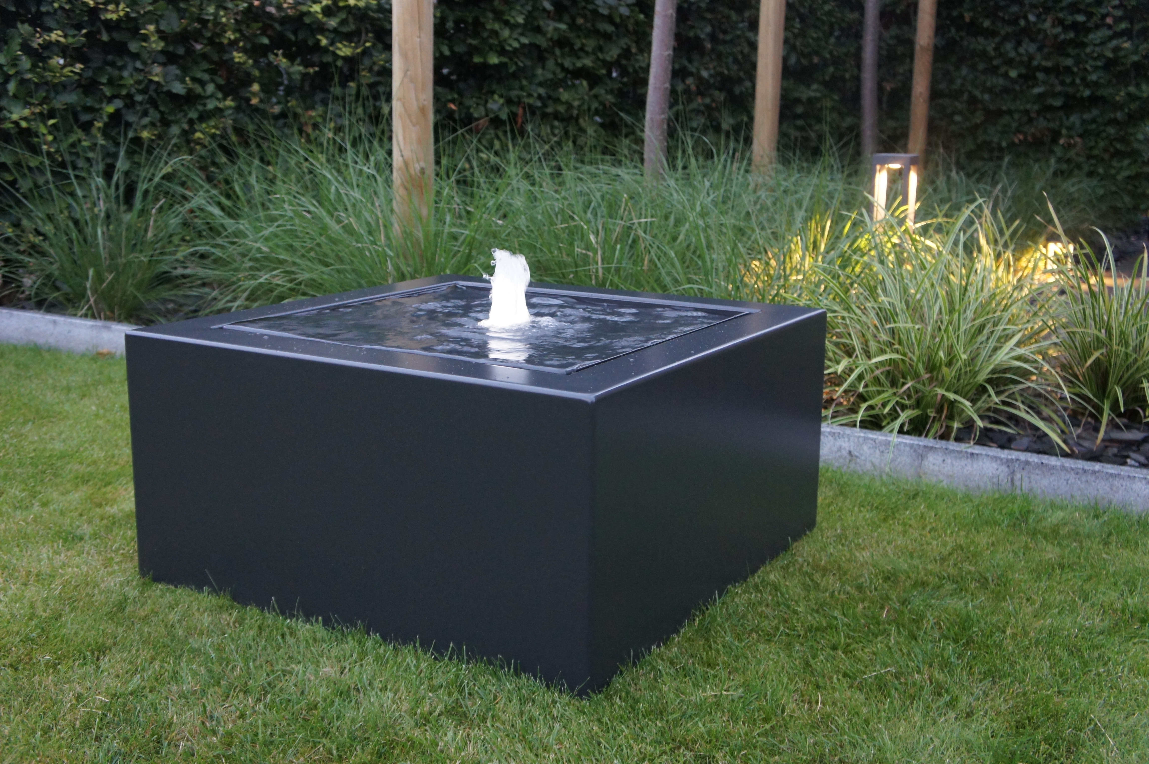 Onze Watertafels vormen beslist een eye-catcher in uw tuin.